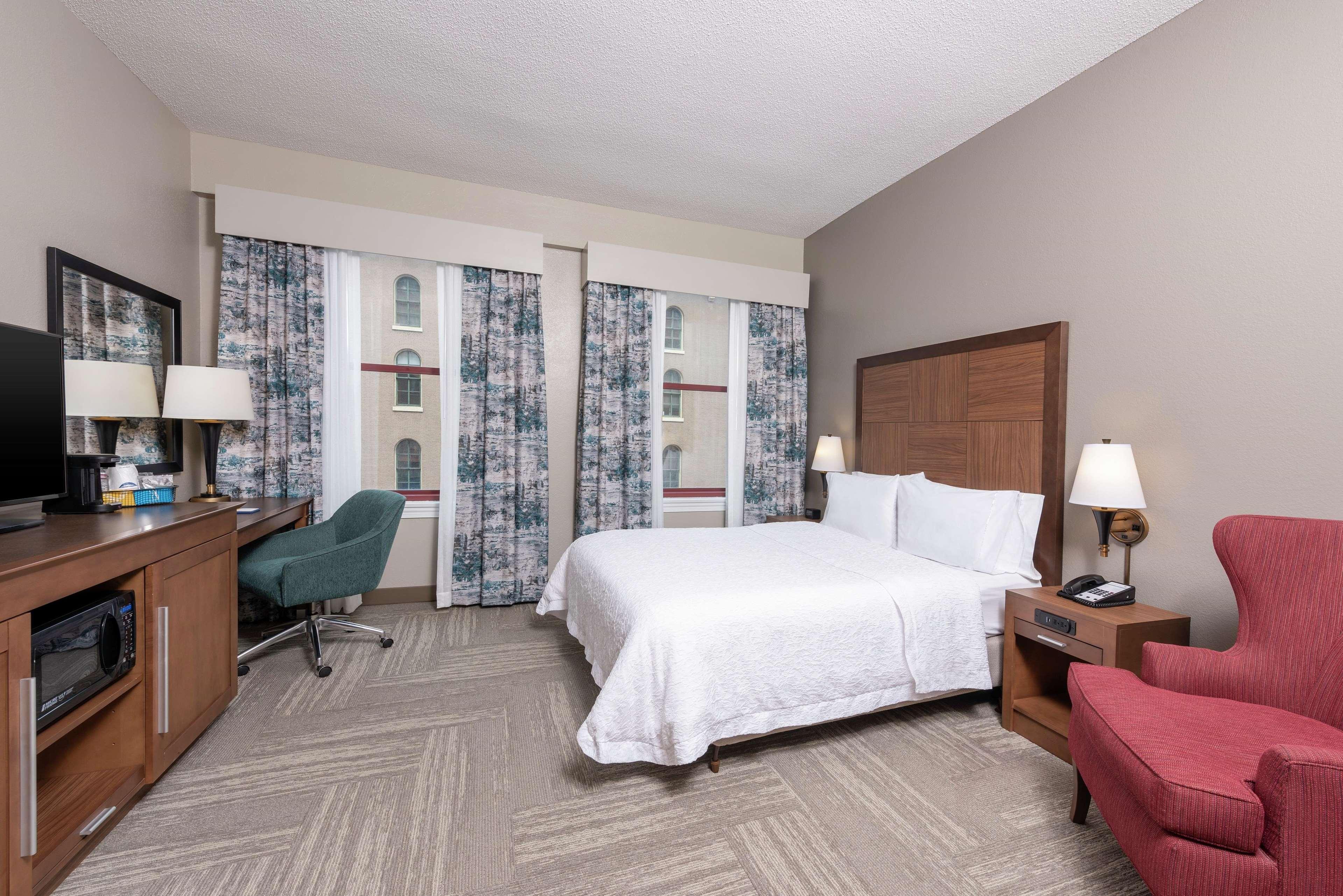 Hampton Inn Indianapolis Downtown Across From Circle Centre Экстерьер фото
