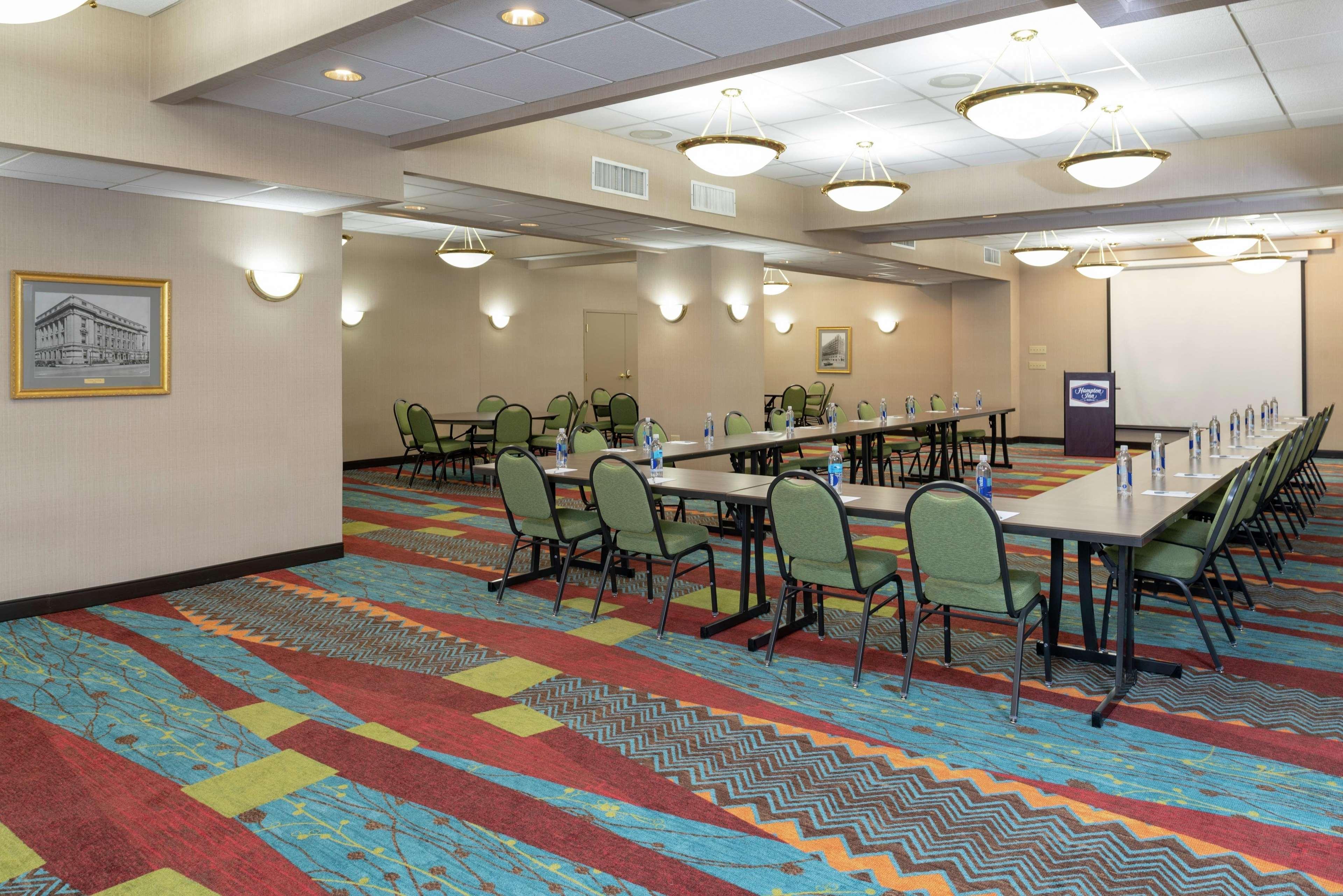 Hampton Inn Indianapolis Downtown Across From Circle Centre Бизнес фото