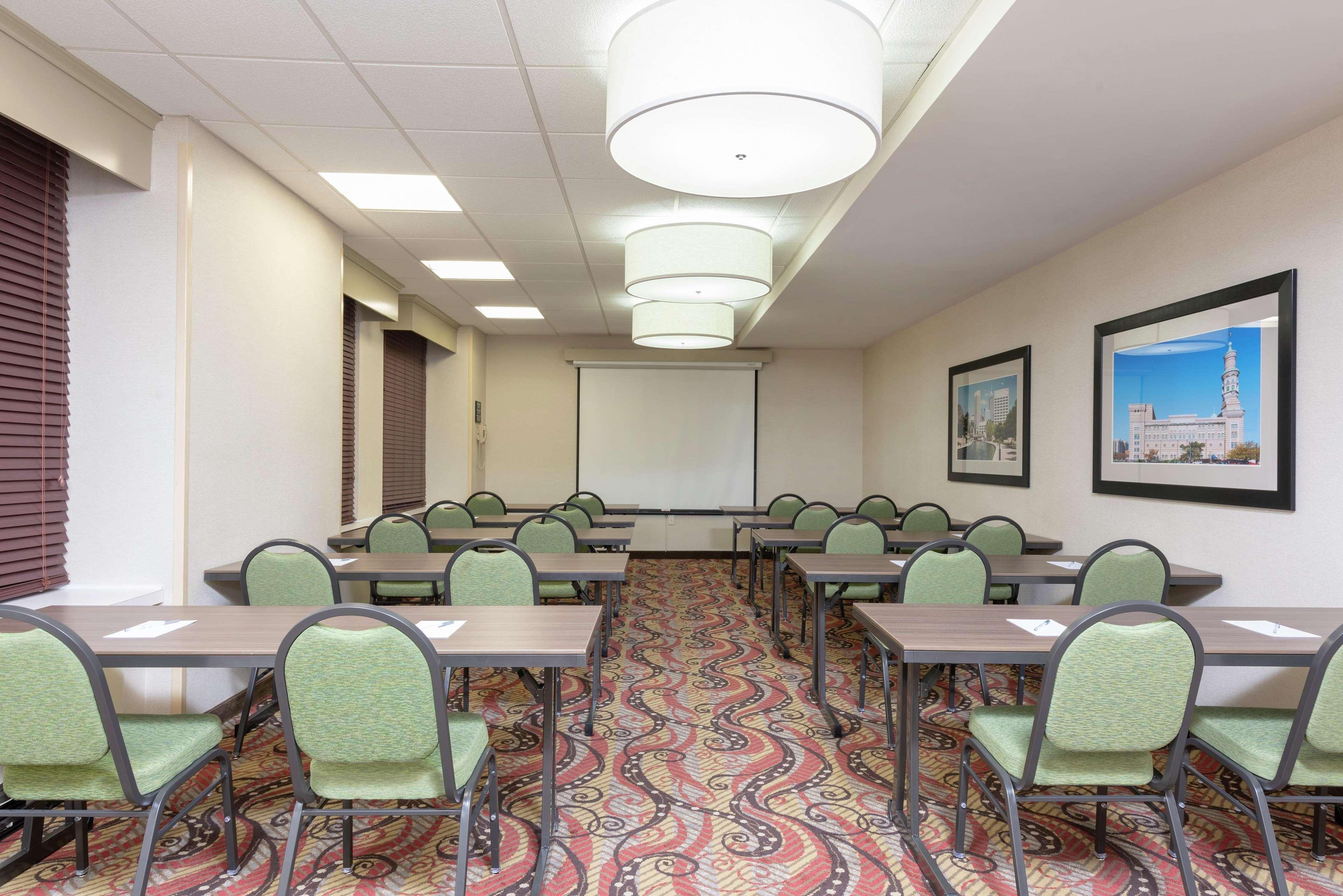 Hampton Inn Indianapolis Downtown Across From Circle Centre Экстерьер фото