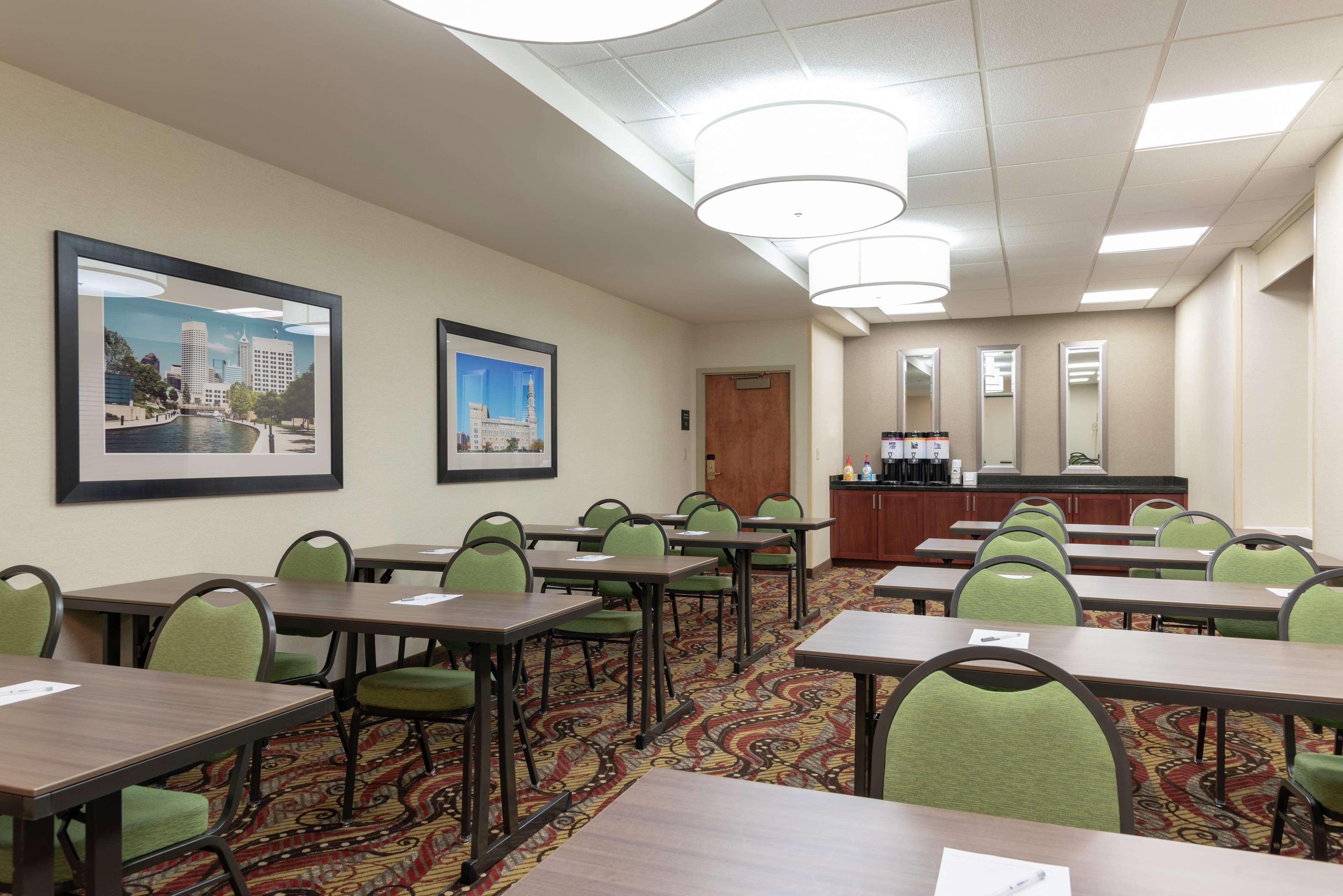 Hampton Inn Indianapolis Downtown Across From Circle Centre Экстерьер фото
