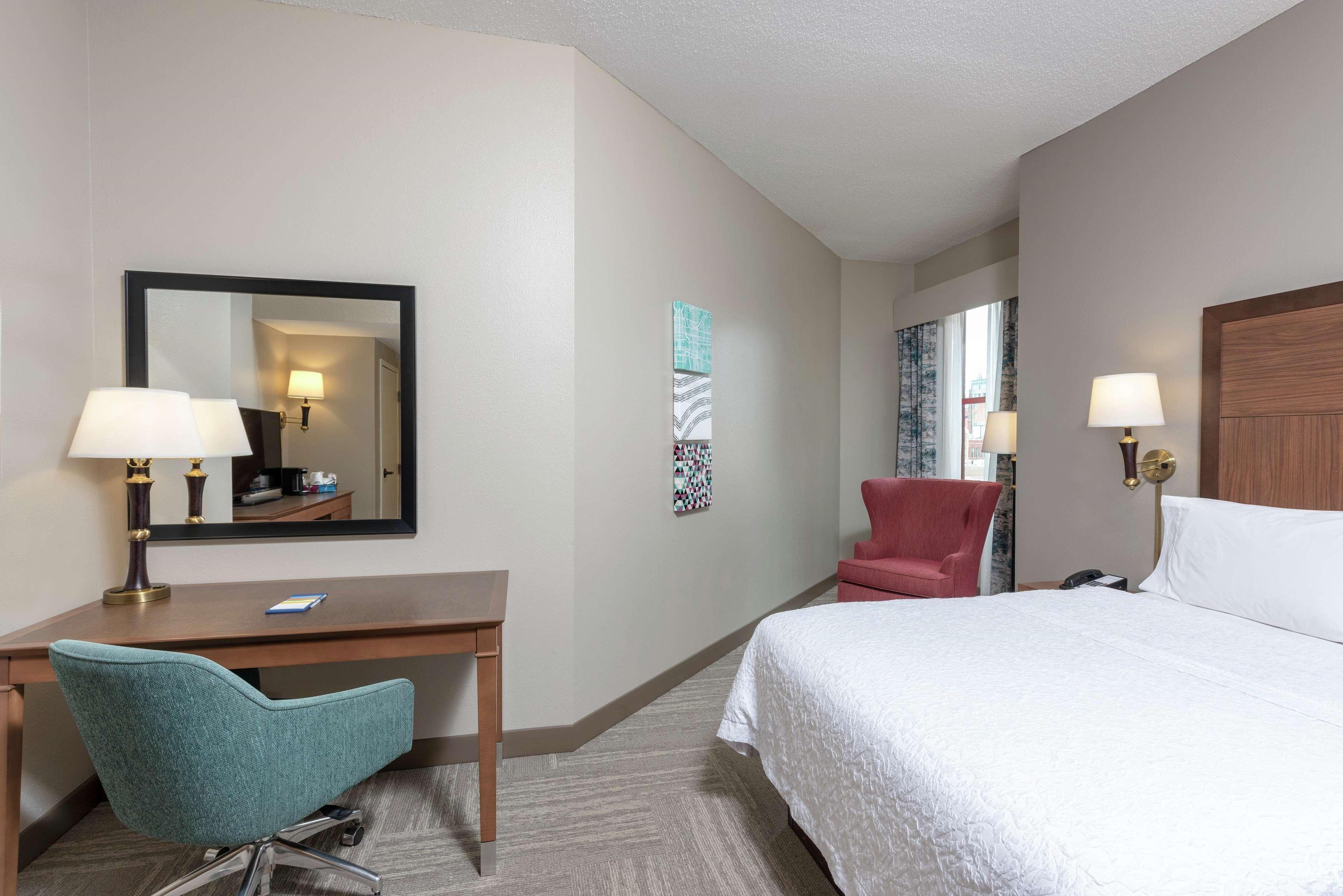 Hampton Inn Indianapolis Downtown Across From Circle Centre Экстерьер фото