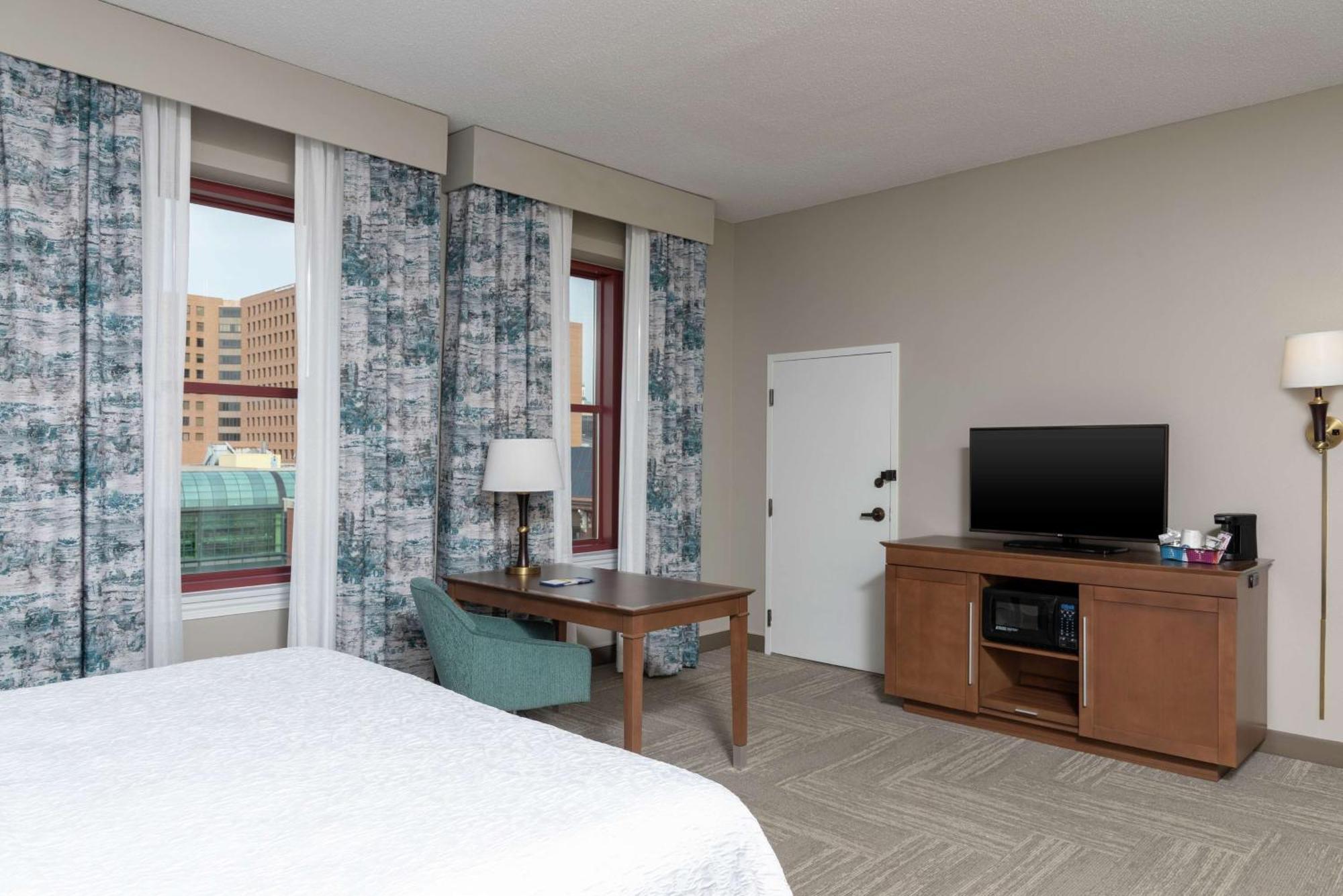 Hampton Inn Indianapolis Downtown Across From Circle Centre Экстерьер фото