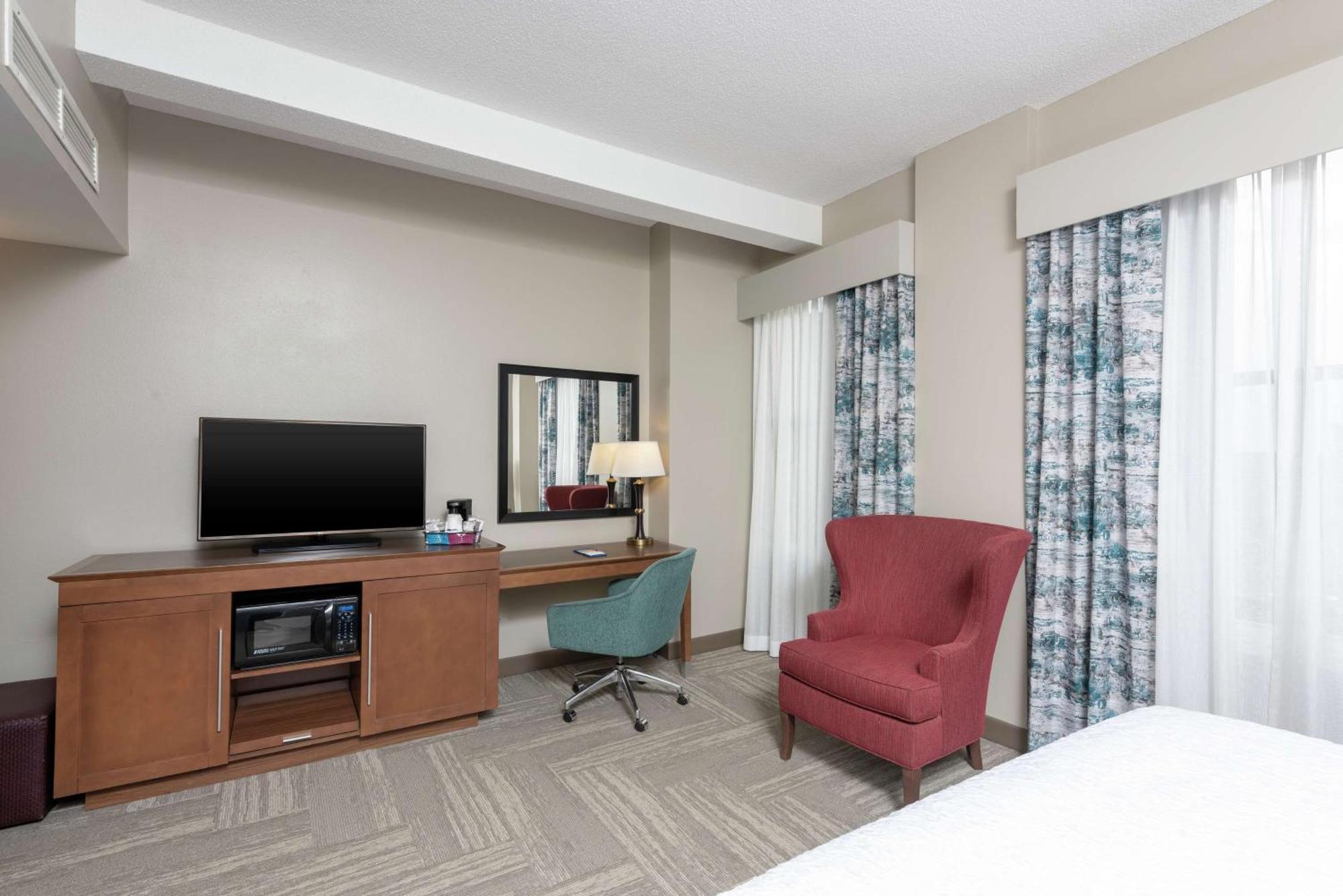 Hampton Inn Indianapolis Downtown Across From Circle Centre Экстерьер фото