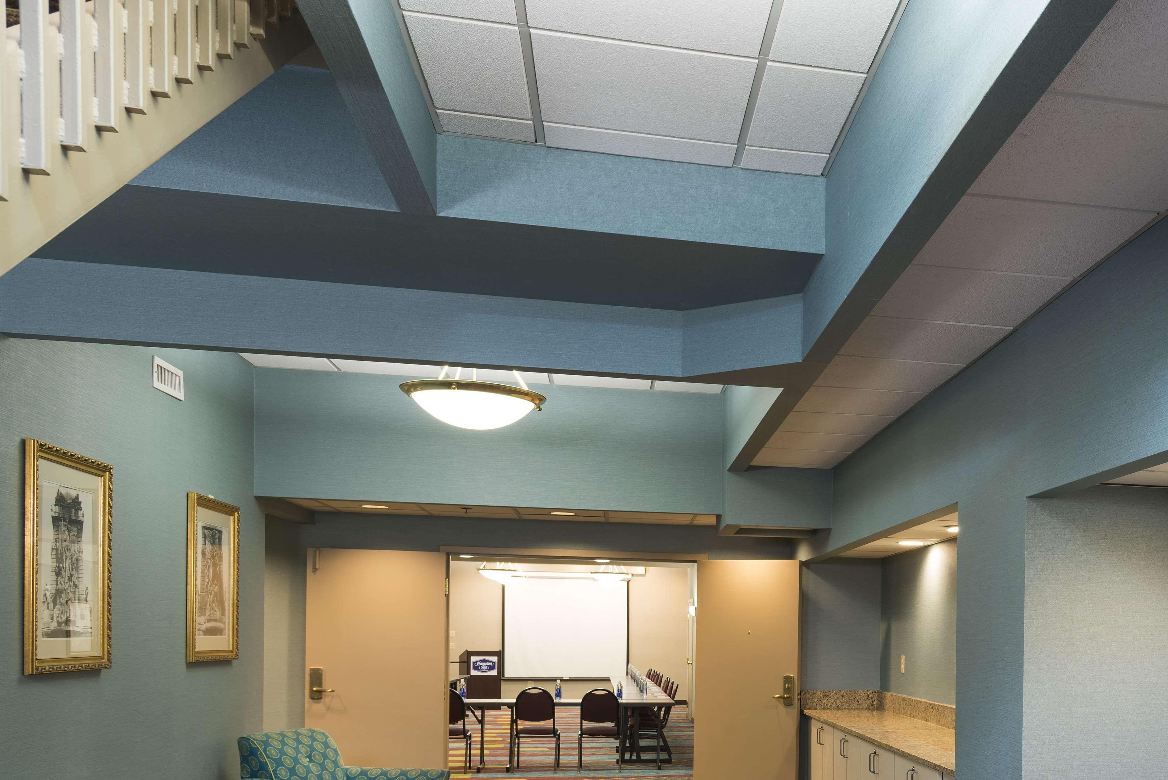 Hampton Inn Indianapolis Downtown Across From Circle Centre Бизнес фото