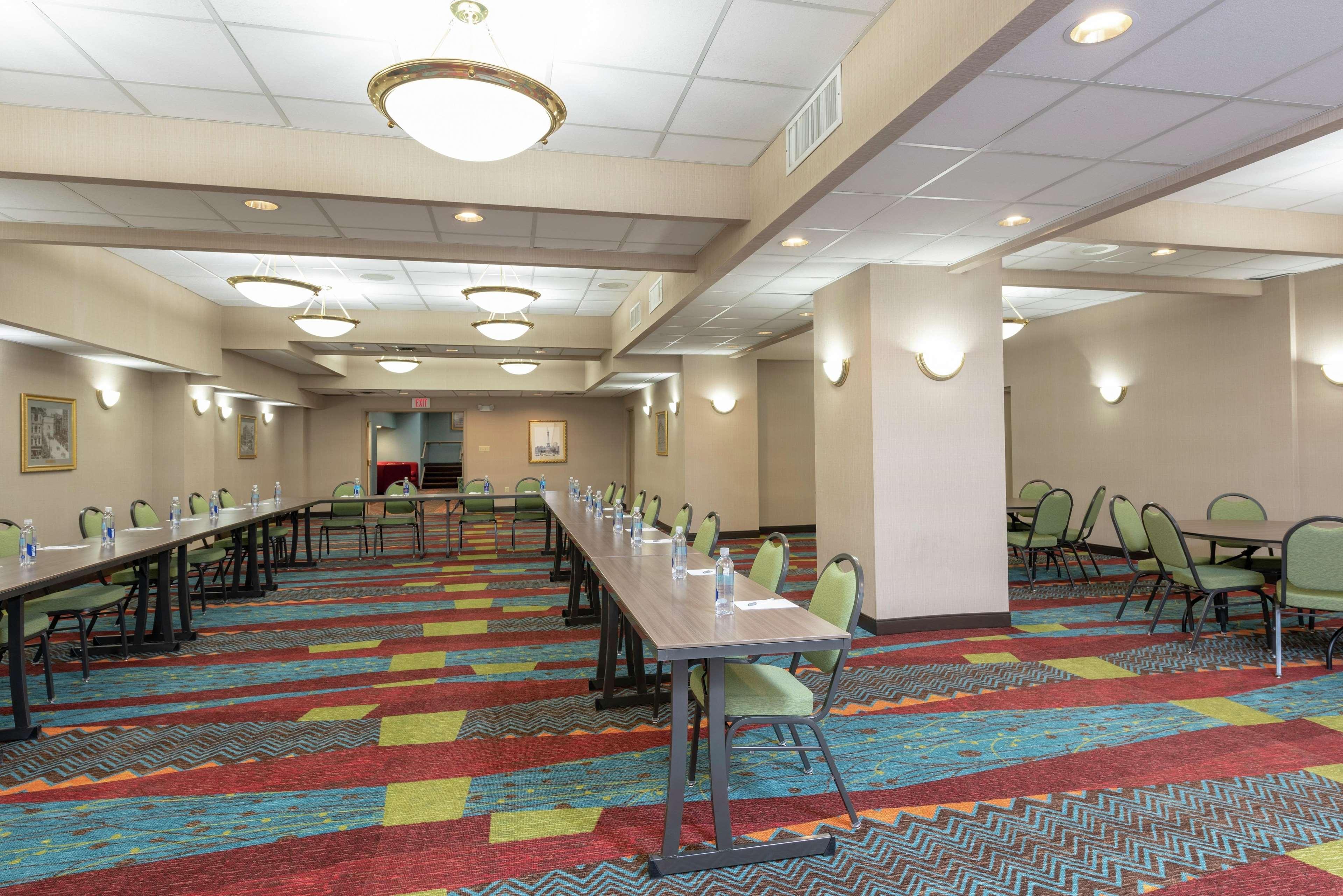 Hampton Inn Indianapolis Downtown Across From Circle Centre Бизнес фото